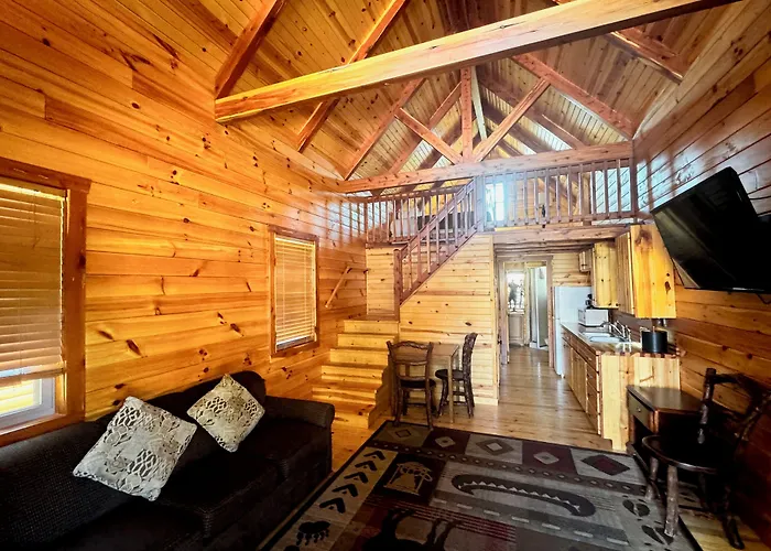 Cabins Of Mackinac & Lodge